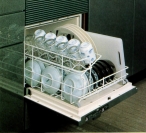 主婦が欲しがるものナンバーワン！食器洗い乾燥機はすでに一般的なアイテムです。
